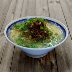 Photo1: 鹿児島ラーメンくろいわ（２食入・豚骨スープ）【超人気ご当地ラーメン】（常温保存）(Japanese Kagoshima Ramen Kuroiwa (2 servings, pork bone soup)) (1)